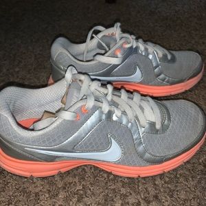 Nike air relentless running shoes size 8.5